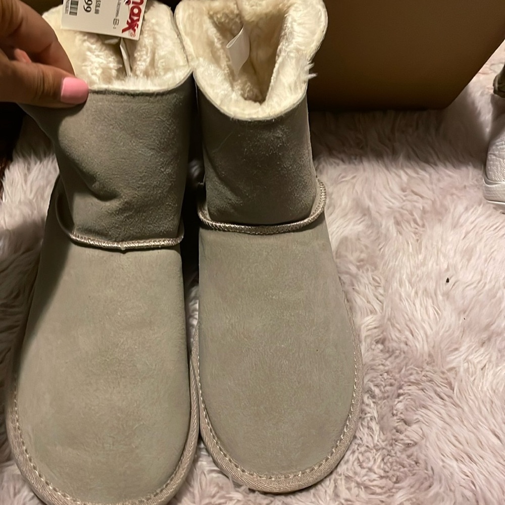 New genuine suede ankle boots grayish color size 10